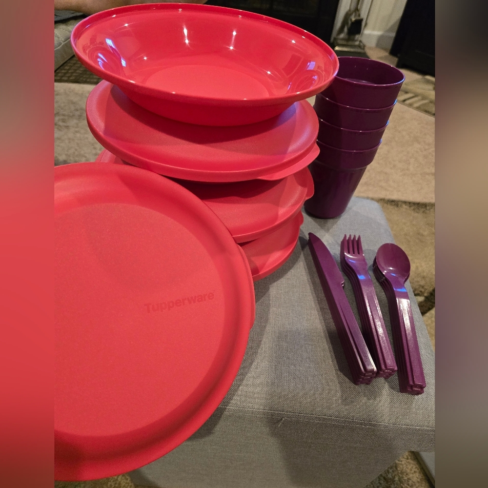 Tupperware Aloha Place Setting Never Been Used 4 Bowls W/lids, Cups And KFS